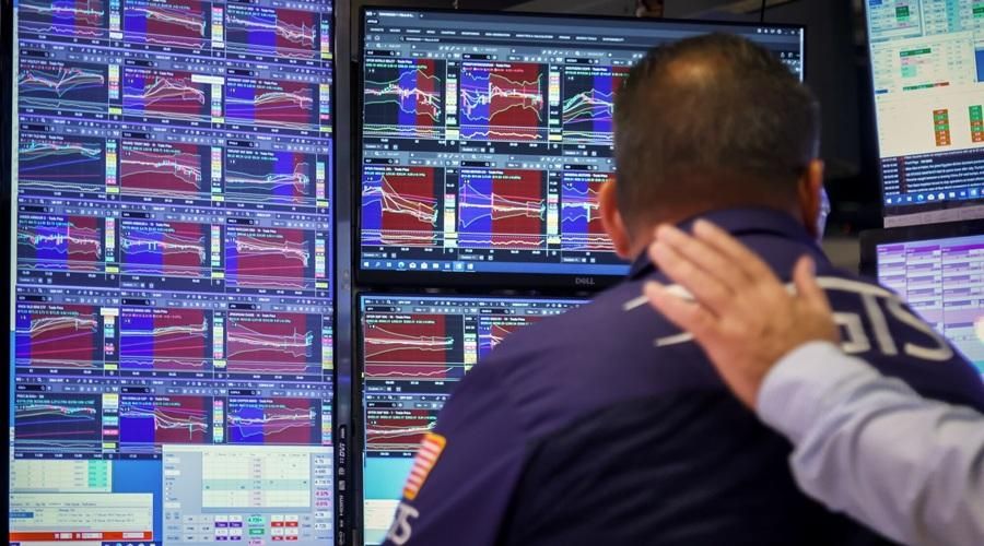 فتح تحقيق في صفقات النفط المشبوهة المرتبطة بالتحوّل في موقف ترامب