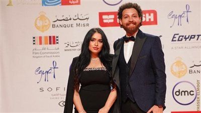 تفاجأت إن المحامية بتاعته لابسة لبسي.. زوجة محمود حجازي تحرر محضر جديد ضده بتهمة تبديد ممتلكاتها - الخليج الان