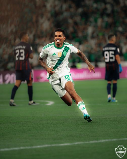 بعشرة لاعبين.. أهلي جدة يقلب الطاولة على جوهور الماليزي