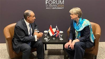 وزير الخارجية لـ نظيرته البريطانية: نأمل أن تؤدي المفاوضات الأمريكية الإيرانية إلى إنهاء الحرب - الخليج الان