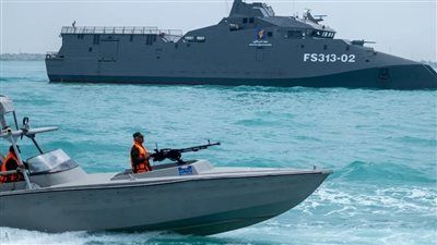 «تصعيد عسكري في مضيق هرمز».. الحرس الثوري يعترض سفناً ويجبر 20 ناقلة على التراجع - الخليج الان