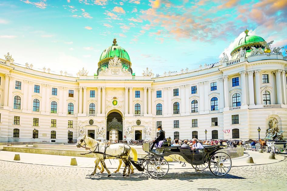 «بيركشاير هاثاواي» تنصح بالإمارات لقضاء عطلات 2026