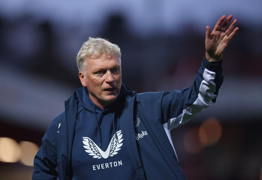 مدرب إيفرتون ينصح مدرب ليفربول بالتوقف عن البكاء