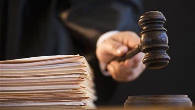 ملف ضخم أمام القضاء.. تأجيل محاكمة 22 متهماً بقضية الهيكل الإداري - الخليج الان