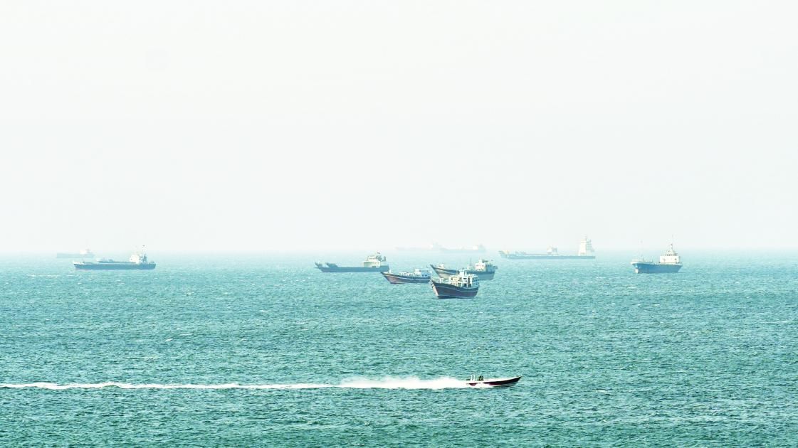 إيران تعيد اختطاف «هرمز» وتعسكر الملاحة البحرية