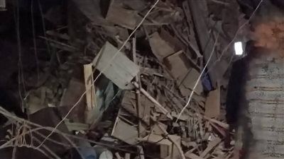 سقف ينهار فوق رؤوسهم.. مأساة عقار محرم بك تودي بحياة 3 أشخاص - الخليج الان
