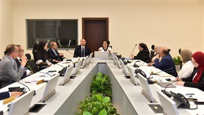 نائب وزير الصحة تبحث مع الجامعات تعزيز التعاون لتنفيذ الاستراتيجية الوطنية للسكان والتنمية وخطة 2025–2027 - الخليج الان