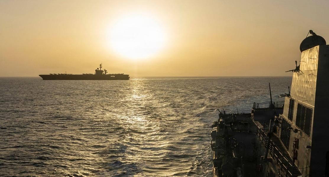 البحرية الأمريكية تحتجز سفينة إيرانية قرب هرمز.. والمحادثات غير محسومة