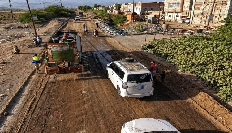 طريق "جعار – باتيس" في مرمى الاستهداف.. من يقف خلف محاولات إيقاف شريان الحياة في أبين؟