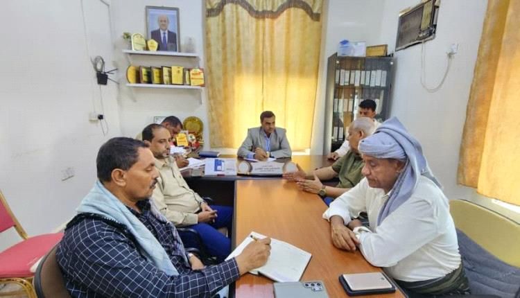 اجتماع في سقطرى يبحث مشاريع صيانة الطرق والجسور