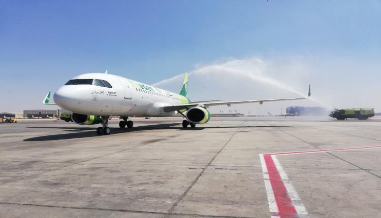 استقبال احتفالي لطائرة “المنصورة” التابعة لطيران عدن في مطار القاهرة