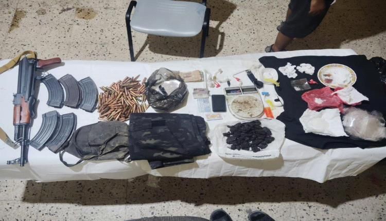 المكلا: ضبط مروج مخدرات خطير يتنكر بزي عسكري للمكافحة