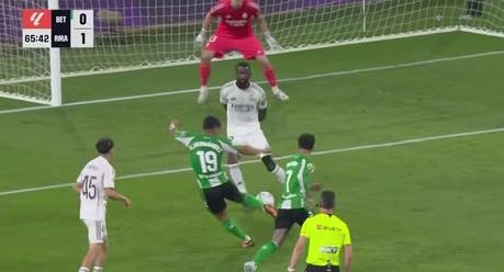 ريال بتيس ضد الريال.. ملخص اهداف ونتيجه مباراة ريال مدريد وريال بيتيس في الدوري الإسباني بعد مرور 80 دقيقة - الخليج الان