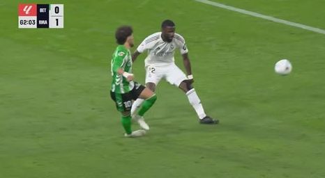 ريال بتيس ضد الريال.. ملخص اهداف ونتيجة مباراة ريال مدريد وريال بيتيس في الدوري الإسباني بعد مرور 60 دقيقة - الخليج الان