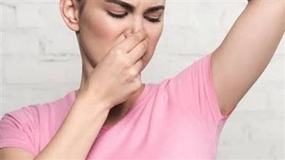 “ليست مجرد رائحة”...متي يصبح العرق انذارا صحيا خطيرا ؟ - الخليج الان
