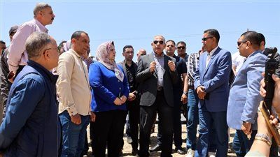 محافظ الإسماعيلية يتفقد محاور مرورية ومواقع خدمية بالقصاصين ويوجه بحلول عاجلة لتحسين الطرق والبنية التحتية - الخليج الان