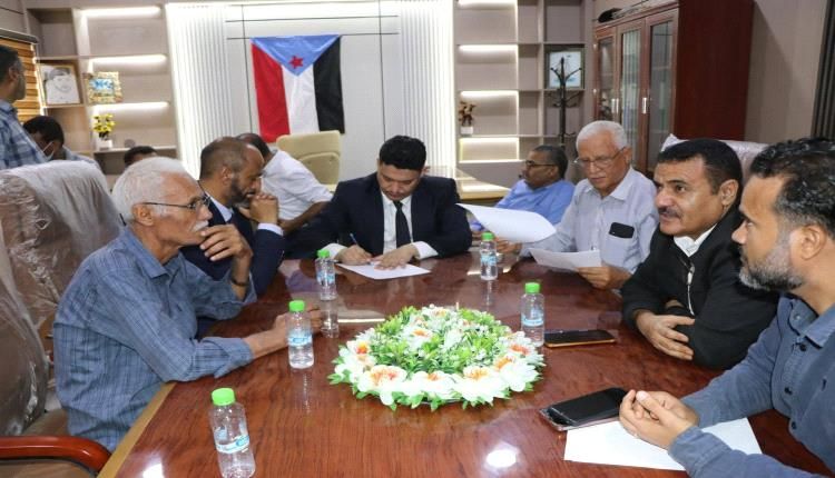 تسليم واستلام قيادة السلطة المحلية في البريقة بعدن.. إشادة بمرحلة الشوبجي وتكليف الداؤودي لتسيير الأعمال