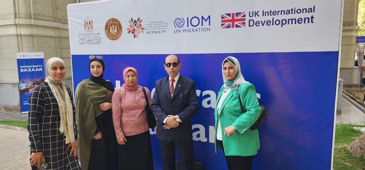 إبداع بأيادٍ مصرية.. خريجات مراكز التدريب المهني بوزارة العمل يعرضن منتجاتهن في بازار بوسط القاهرة - الخليج الان