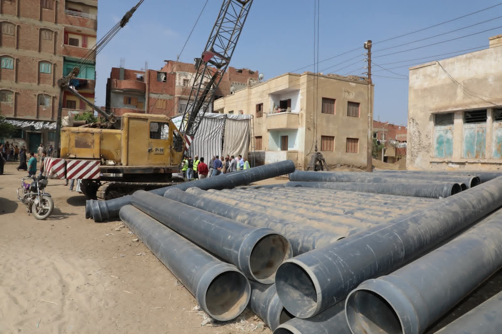 محافظ بني سويف يتفقد سير العمل بمشروع الصرف الصحي بقرية منهرو بنظام المشاركة المجتمعية - الخليج الان