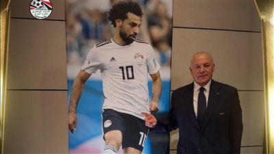 أبوريدة يجري اتصال هاتفي مع محمد صلاح للاطمئنان علي جاهزيته للمشاركة مع الفراعنة في كأس العالم - الخليج الان