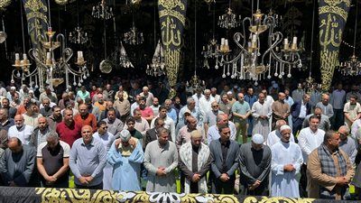 لحق بنجله ..تشييع جثمان طبيب توفي إثر حريق شقته بكفر الشيخ - الخليج الان