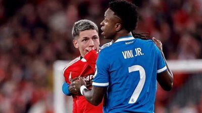 فيفا يقر "قانون فينيسيوس" ويشدد العقوبات ضد السلوكيات العنصرية في الملاعب - الخليج الان