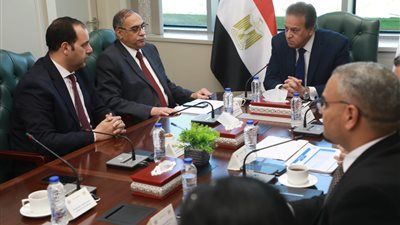 وزير الصحة يتابع مستجدات المشروعات الإنشائية مع رئيس شركة وادي النيل - الخليج الان