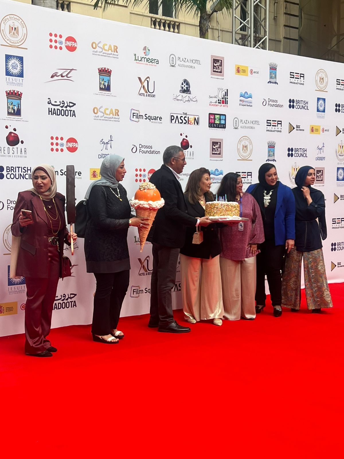 بالتورتة والأيس كريم.. متدربو ورشة التروكاج على ريد كاربت ختام مهرجان الإسكندرية للفيلم القصير - الخليج الان