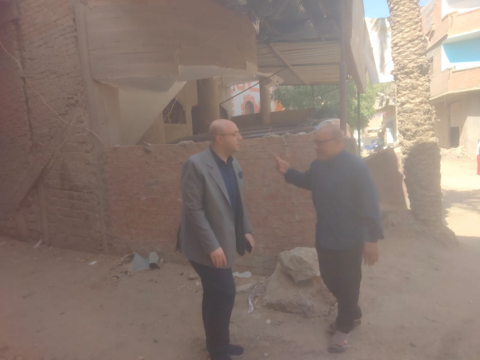 في جولة مفاجئة.. محافظ الفيوم يستبعد رئيس وحدة زاوية الكرادسة ويُحيله للتحقيق - الخليج الان