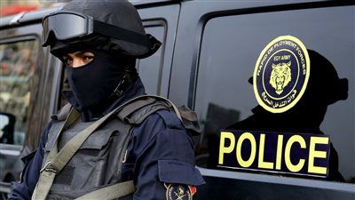 القبض على سيدتين بتهمة التعدي على زوجة شقيقهما المتوفي وطردها من مسكنها بالغربية - الخليج الان