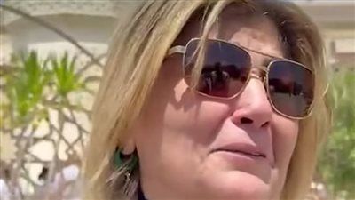 سيدة تنهار من البكاء في جنازة هاني شاكر: كان كل حاجة بالنسبالي - الخليج الان