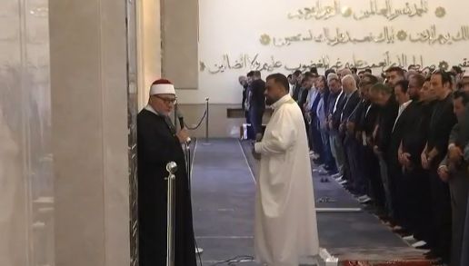 خالد الجندي يقيم صلاة جنازة الفنان هاني شاكر بمسجد أبو شقة| صور - الخليج الان
