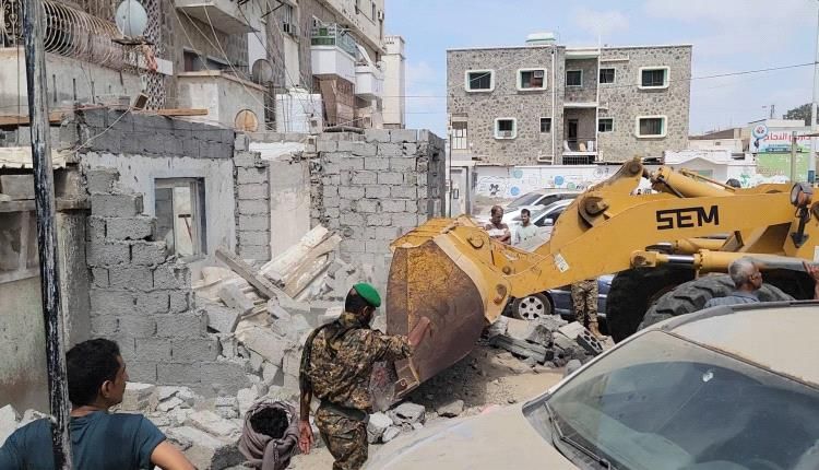 بدء حملة واسعة لإزالة جميع الأبنية العشوائية المخالفة بمنصورة عدن