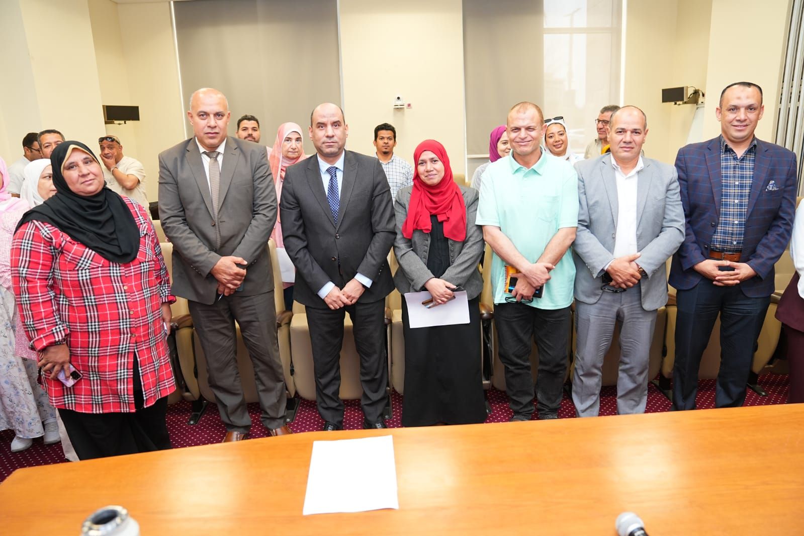 "معًا من أجل بيئة عمل منتجة".. وزير العمل يفتتح مبادرة لتعزيز الصحة النفسية ومواجهة العنف الوظيفي - الخليج الان