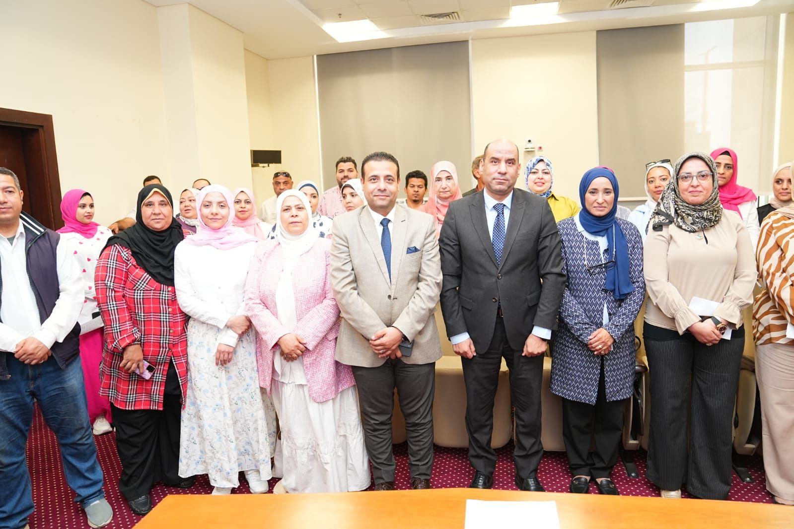 "معًا من أجل بيئة عمل منتجة".. وزير العمل يفتتح مبادرة لتعزيز الصحة النفسية ومواجهة العنف الوظيفي - الخليج الان