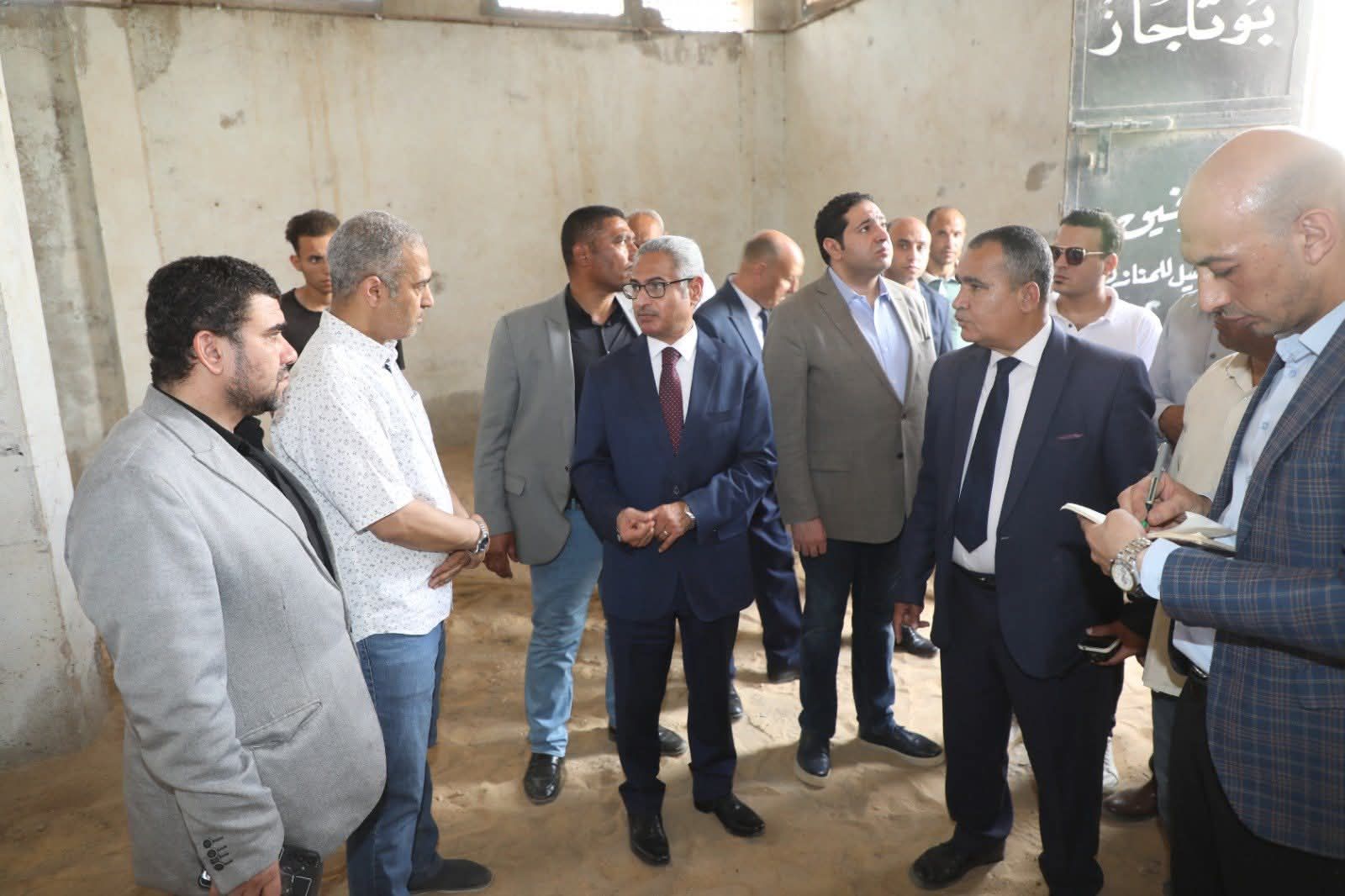 محافظ بني سويف يوجه بمراجعة عاجلة لمنظومة الحماية المدنية بمحطات الوقود ومستودعات البوتاجاز خلال جولته بإهناسيا - الخليج الان