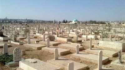 هل زيارة القبور في العيد حرام؟.. أستاذ الفقه بجامعة الأزهر يُجيب - الخليج الان