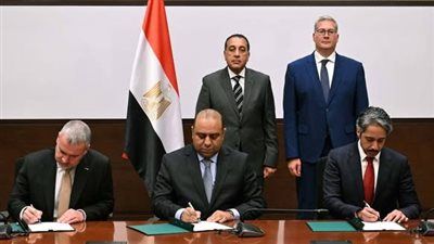 رئيس الوزراء يشهد توقيع مذكرة تفاهم بين البترول وشركة إكسون موبيل العالمية - الخليج الان