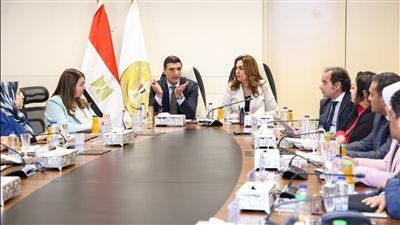 وزيرا التنمية والصناعة يطلقان المنظومة الإلكترونية لسجل البيانات البيئية الموحدة للقطاع الصناعي - الخليج الان