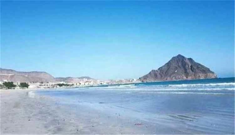 مركز التنبؤات الجوية يحذر من الرياح واضطراب البحر حول سقطرى وخليج عدن