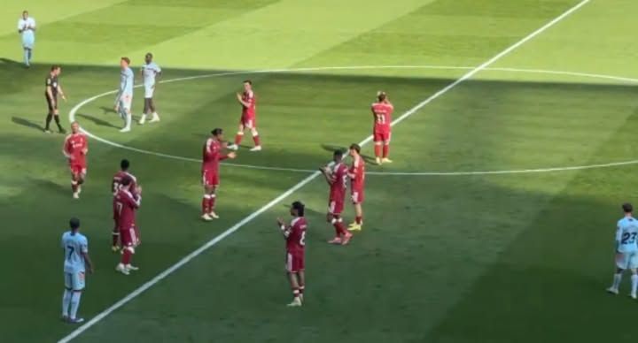 نهاية الرحلة.. محمد صلاح يودع ليفربول في ليلة مؤثرة على أنفيلد - الخليج الان