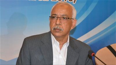رئيس اتحاد العمال: إجبار الموظفين على توقيع إيصالات أمانة إجراء غير قانوني - الخليج الان