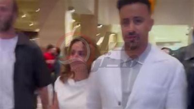 أحمد داود وعلا رشدي والمخرج محمد صادق.. توافد النجوم على العرض الخاص لـ فيلم إذما - الخليج الان