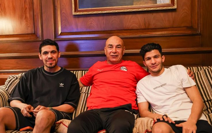 معسكر منتخب مصر يشهد زيارة محمد حمدي وإسلام عيسى قبل السفر لأمريكا - الخليج الان