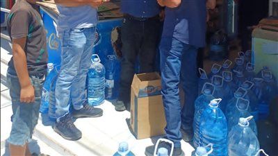 ضبط 3148 زجاجة مياه معدنية مجهولة المصدر بعدد من مدن محافظة كفرالشيخ - الخليج الان