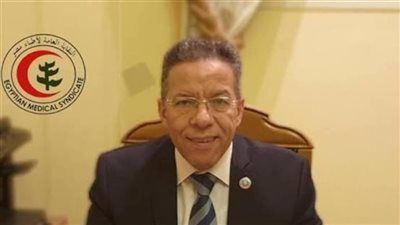 نقيب الأطباء: الرسوم الإضافية على العيادات تُثقل كاهل المرضى.. ولا صحة لرفع "الفيزيتة" إلى 1000 جنيه - الخليج الان