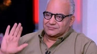 إلزام بيومي فؤاد بسداد نفقة ومسكن وحضانة طفله لطليقته.. والمحكمة تحسم النزاع - الخليج الان