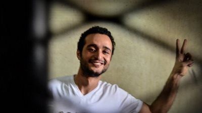حبس أحمد دومة سنة مع الشغل والنفاذ بتهمة نشر أخبار كاذبة - الخليج الان