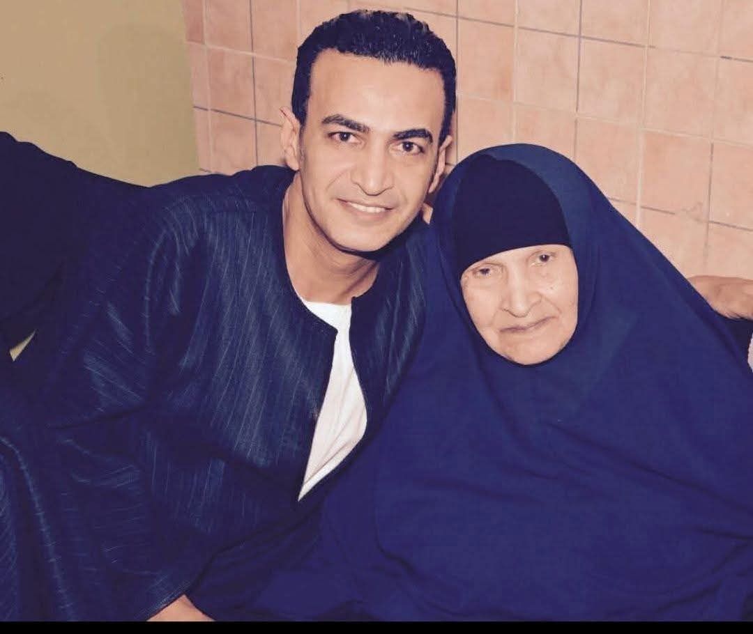 وفاة والدة المطرب سمسم شهاب بعد صراع طويل مع المرض - الخليج الان