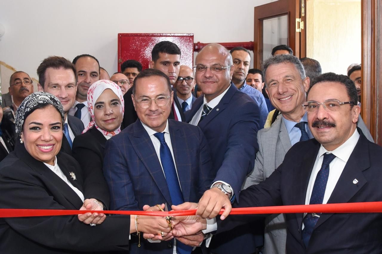 محافظ الإسكندرية يفتتح اول مركز جامعي لتصنيع الطماطم المقشرة في مصر باستثمارات تتجاوز 45 مليون جنية - الخليج الان